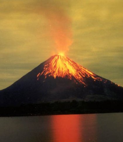 Найбільший вулкан у світі почав прокидатися: фіксують десятки дрібних землетрусів