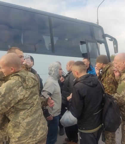 «Азовці», прикордонники, тероборонівці та інші: Україна повернула з російського полону 52-х захисників