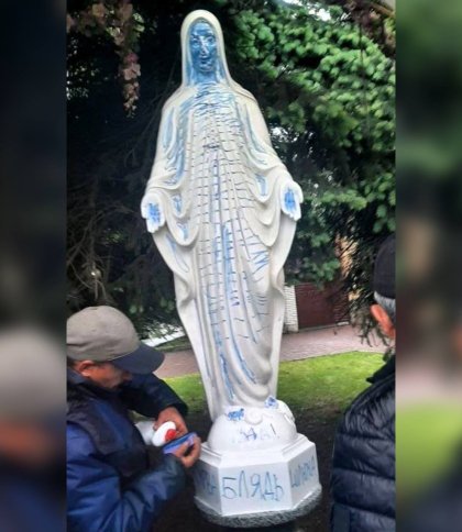 Поліція покарала львів’янина за матюки на статуї Божої Матері