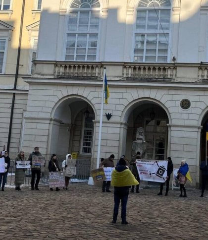 Львівські активісти вимагали обмежити некритичні витрати міської влади