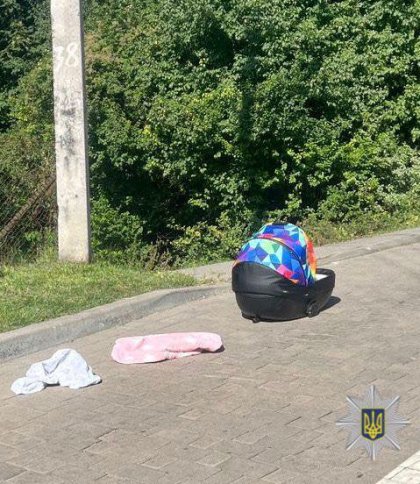 Львівʼянин залишив люльку з півторамісячним немовлям на даху автомобіля та поїхав
