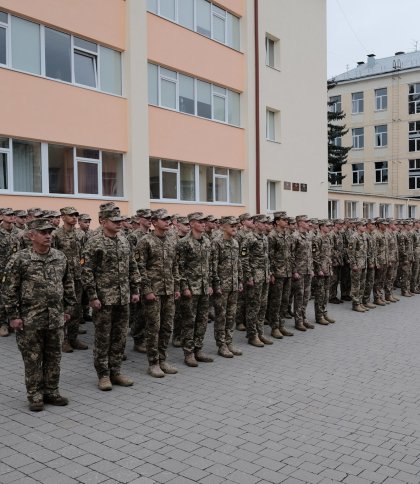 201 першокурсник: у львівському Ліцеї імені Героїв Крут склали присягу