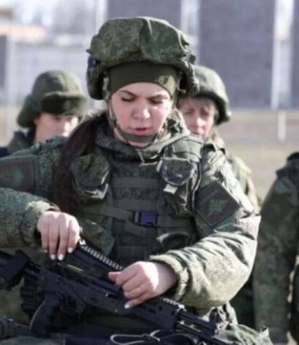 На тлі шалених втрат особового складу окупанти почали мобілізувати жінок у Донецьку