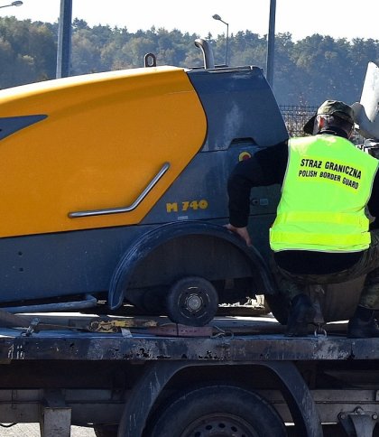 На кордоні з Львівщиною затримали українця з краденим бетономіксером