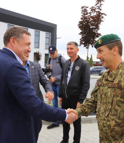 Із Львівщини на фронт передали ще 32 автомобілі для ЗСУ та Нацполіції