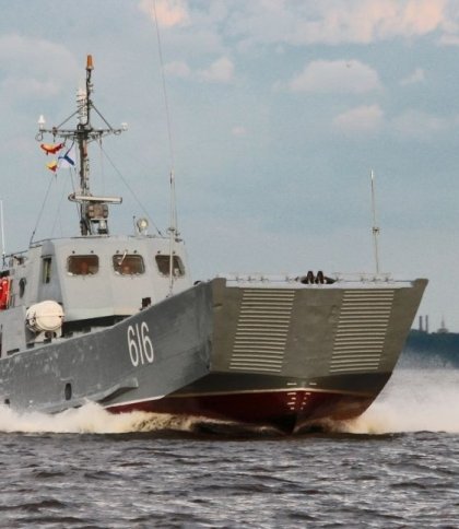 "Крок доброї волі": під Маріуполем підірвався російський десантний катер