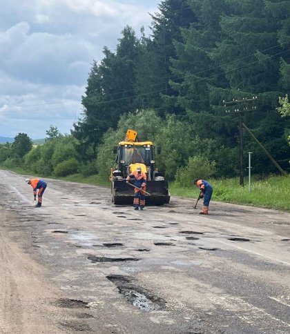 На двох дорогах Львівщини через ремонт організували реверсивний рух
