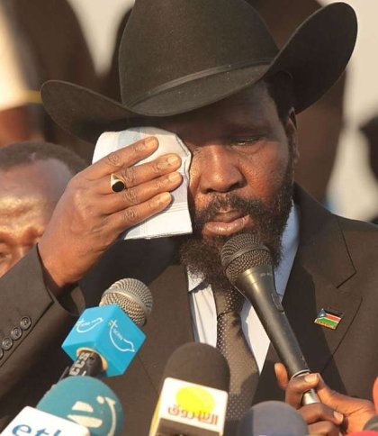 Впісявся під гімн: президент Південного Судану потрапив у незручну ситуацію