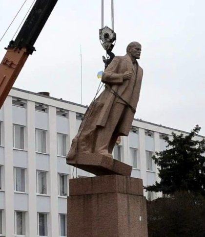 На Самбірщині готові демонтувати два радянські пам'ятники і провести перепоховання на цвинтарі