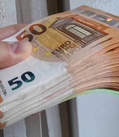У Львові суд оштрафував прикордонника за хабар за вивезення 200 тис. євро