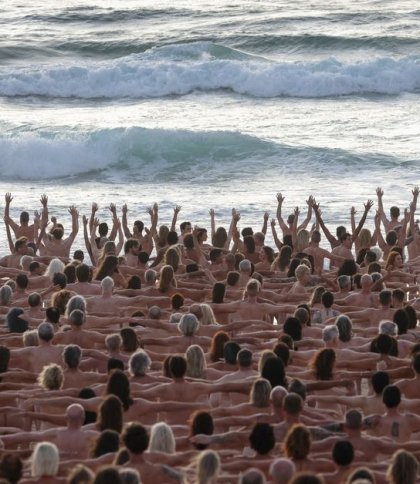 В Австралії 2,5 тисячі людей сфотографувалися на пляжі оголеними: для чого вони це зробили