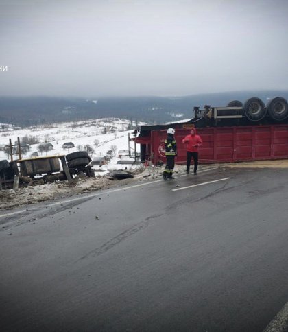 На Стрийщині перекинувся вантажний автомобіль