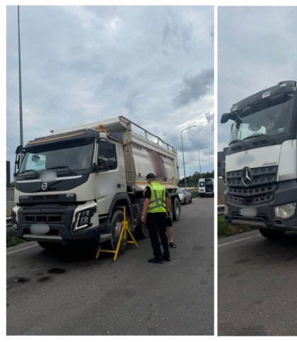 Дві вантажівки заблокували на Львівщині через перевантаження