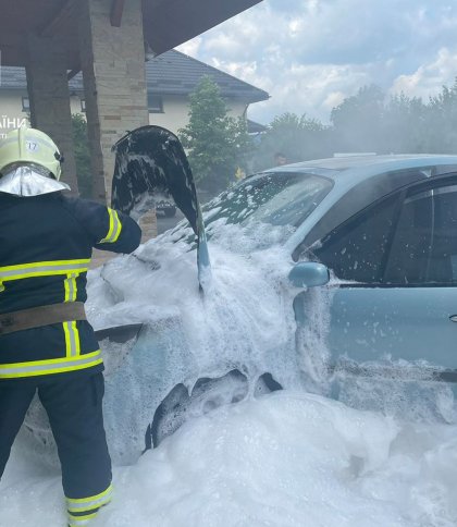 На Львівщині від час руху загорівся автомобіль (фото)