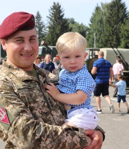 Львівські десантники привітали школярів із початком навчального року