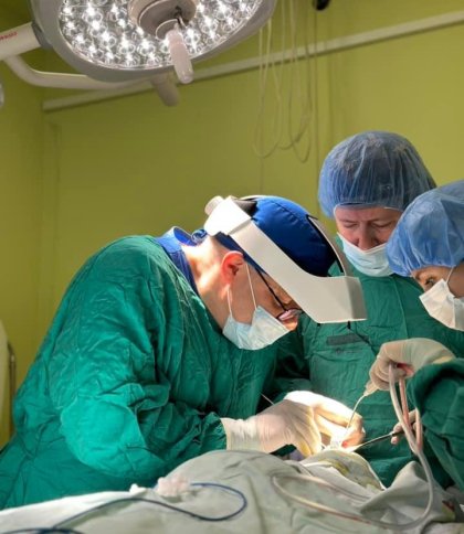 У Львові американські хірурги та лікарі «Охматдиту» розпочали оперувати дітей з надскладними патологіями