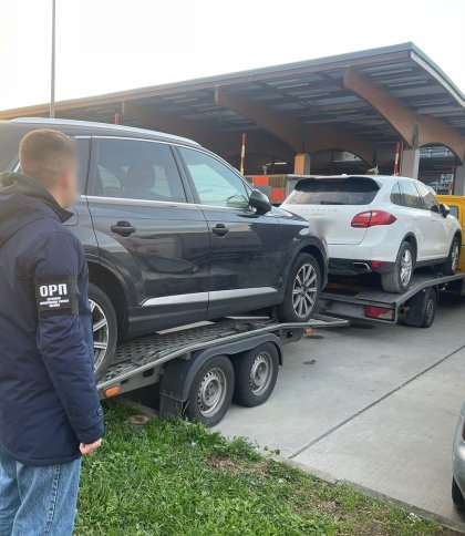 На кордоні затримали три елітні автомобілі, які хотіли ввезти в Україну під виглядом гуманітарної допомоги
