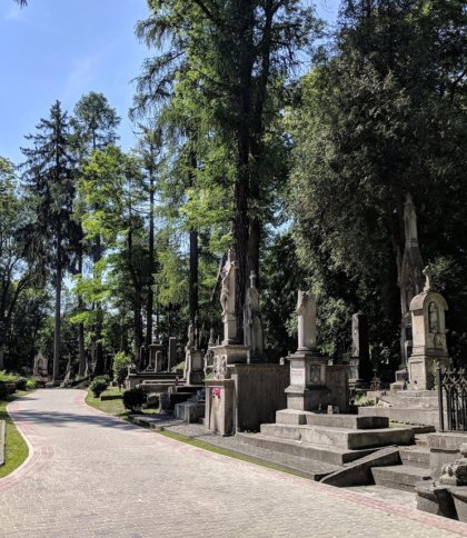 У Львівській громаді збираються облаштувати додаткові кладовища