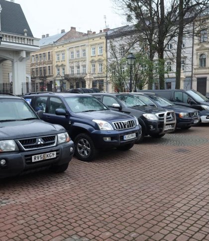 Іноземні волонтери привезли на Львівщину ще 26 автомобілів на потреби військових