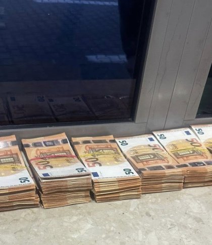 Через кордон на Львівщині жінка намагалася вивезти 2,5 млн грн у дамській сумочці