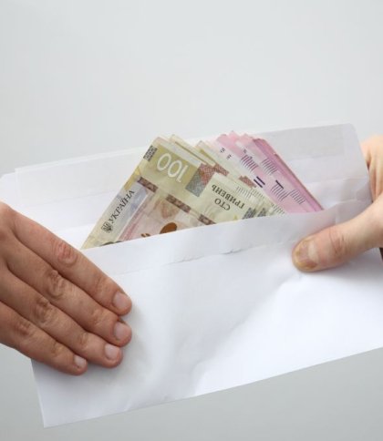 Мешканець Стрия платив хабарі директорці за перемоги у тендерах