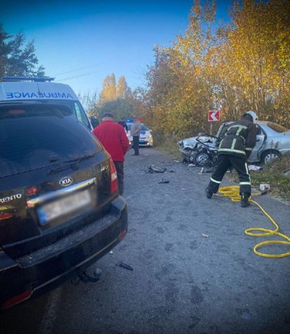 У Золочівському районі рятувальники звільнили водія, заблокованого внаслідок ДТП