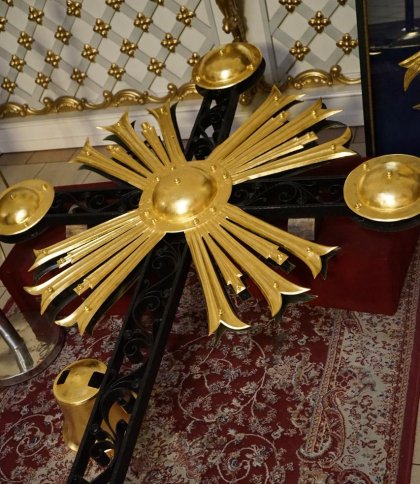 На купол собору Святого Юра повернуть головний відреставрований хрест