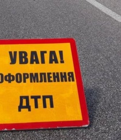 На Львівщині у ДТП зіткнулись легковик та фура, постраждала водійка