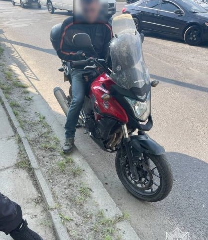 Скоїв ДТП на перехресті та втік: у Львові затримали мотоцикліста
