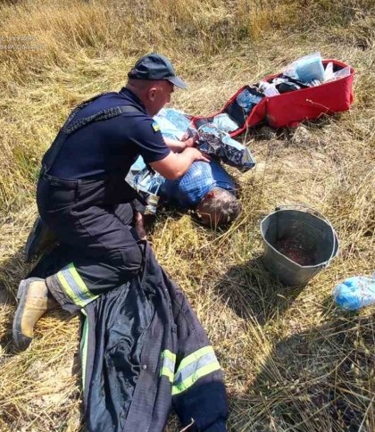 Пожежники Львівщини врятували чоловіка, який знепритомнів посеред палаючого поля ячменю