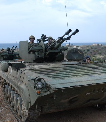 Розпочалася передача Україні грецьких БМП-1 — Кулеба