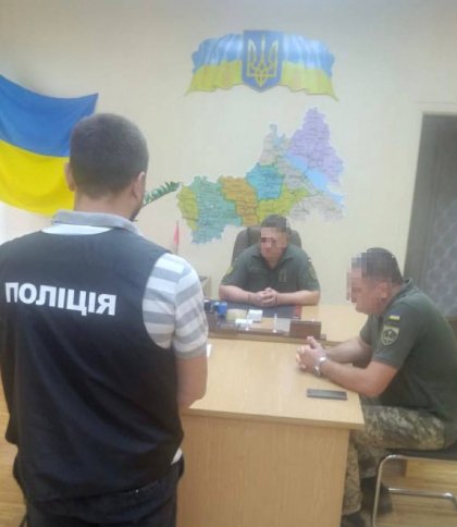 По всій Україні правоохоронці проводять понад 200 одночасних обшуків у військкоматах та ВЛК