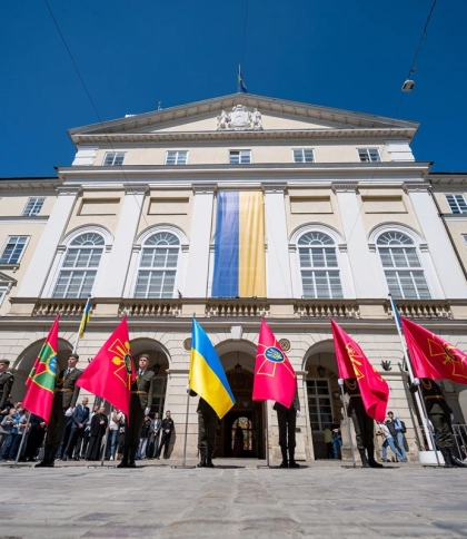 Урочисто винесли бойові прапори оборонних сил: Як у Львові відзначили День міста