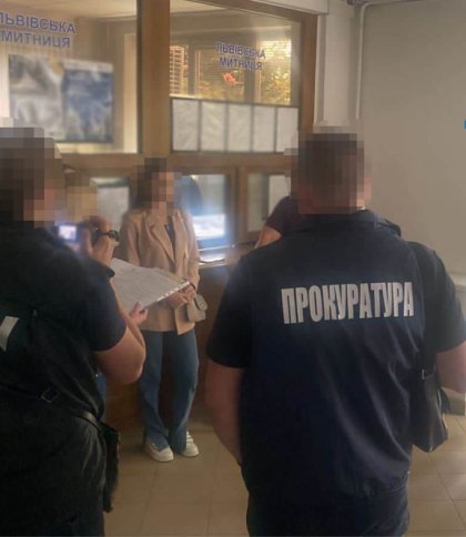 Підозрюють у хабарництві: на Львівщині правоохоронці «на гарячому» викрили митника