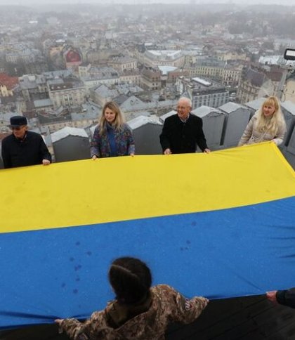У Львові над вежею Ратуші урочисто підняли національний прапор: із чим це пов’язано