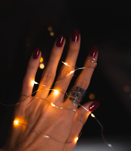 Новорічний манікюр 2026: ідеї, які точно захочеться повторити