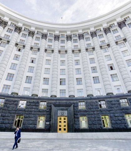 Кадрові ротації: кого в Україні звільнили завдяки скандалам та злочинам 