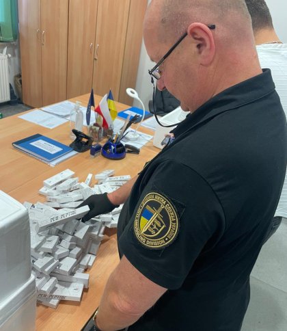 На кордоні з Польщею виявили препарати для схуднення та парфуми Chanel