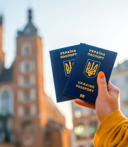 Уряд заборонив видавати паспорти військовозобов’язаним українцям за кордоном