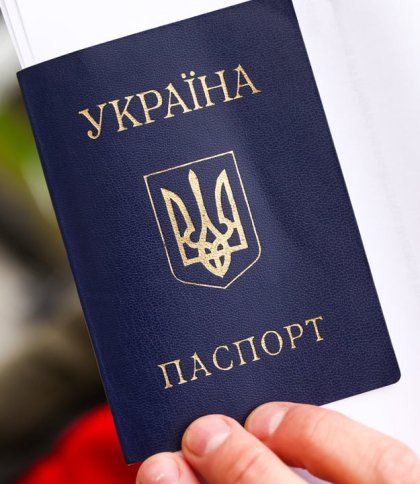 Львівська ОВА вимагає прибрати російську мову з українських паспортів