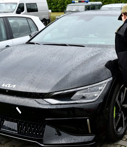 Польські прикордонники вилучили два крадені авто на Львівщині
