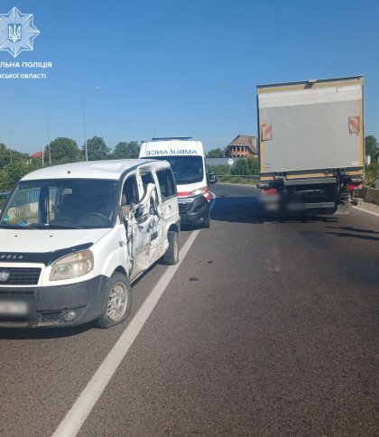 Виїхав на зустрічну смугу та зіткнувся з вантажівкою: деталі смертельної ДТП на виїзді зі Львова