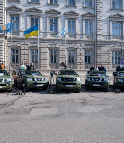 Львівські айтівці передали автомобілі для мобільних груп ПвК «Захід». Фото: Львівська ОВА