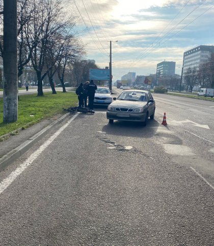 У Львові водій електросамоката зіткнувся з автомобілем