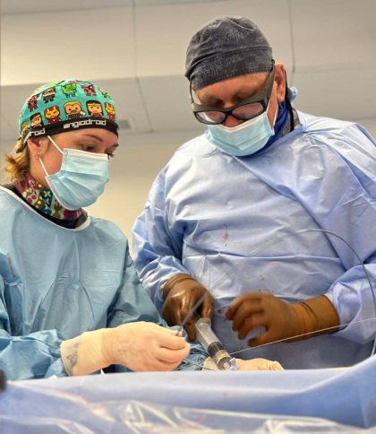Львівські лікарі виконали унікальну операцію на аорті через маленькі проколи на стегнах
