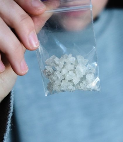 Мали при собі порошок і таблетки: львівські патрульні спіймали 4 чоловіків із забороненими речовинами