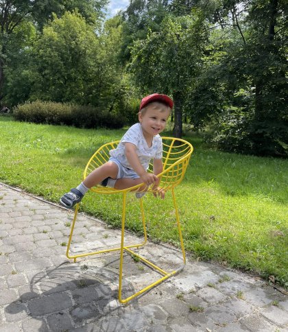 У парках Львова встановлюють нові лавки та стільці: локації