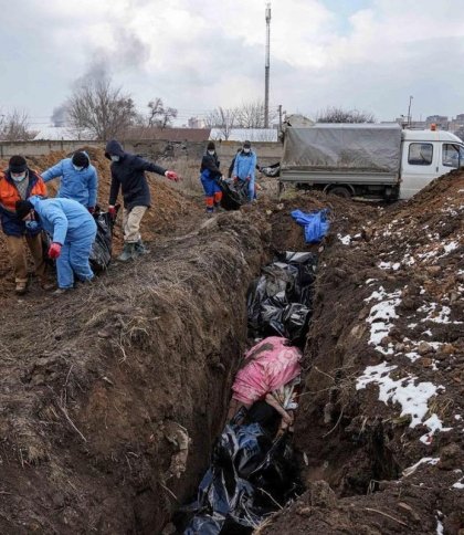 Загиблих у Маріуполі цивільних дозволяють ховати лише братських могилах