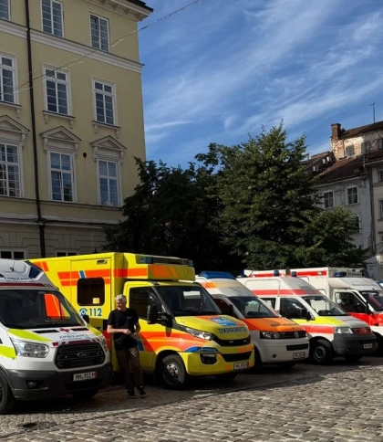 Німецькі велосипедисти супроводили до Львова 14 карет “швидкої” для військових