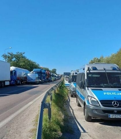 Польські перевізники заблокували дорогу до пункту пропуску на кордоні з Україною